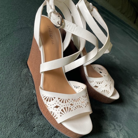 Indigo Rd white strappy wooden wedges - Picture 3 of 7
